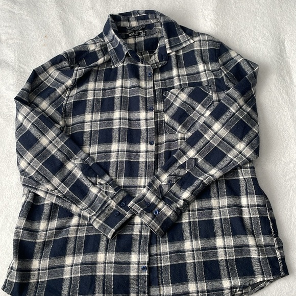 Boohoo grey and white flannel. Oversized. - Picture 2 of 2